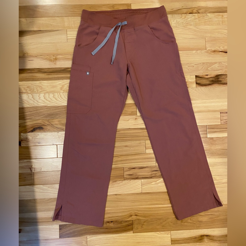 FIGS 🩺 SP Kade Cargo Scrub Pants Mauve